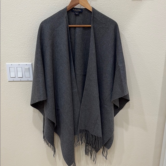 Brooks Brothers Gray 100% Cashmere Shawl w fringe—STUNNING!!  New Condition! OS - Picture 1 of 7